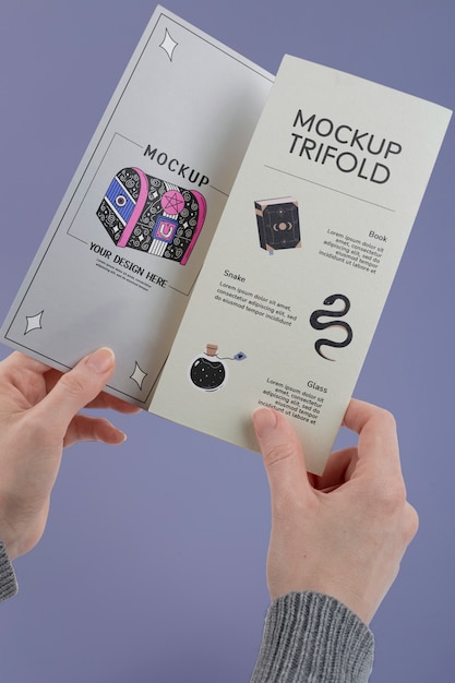 Dreifach gefaltetes vertikales Mockup-Design