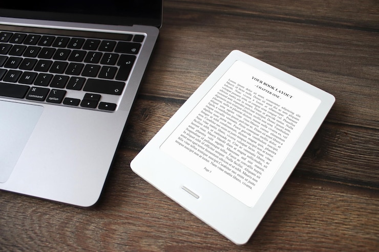 PSD e-book reader mock-up com teclado laptop