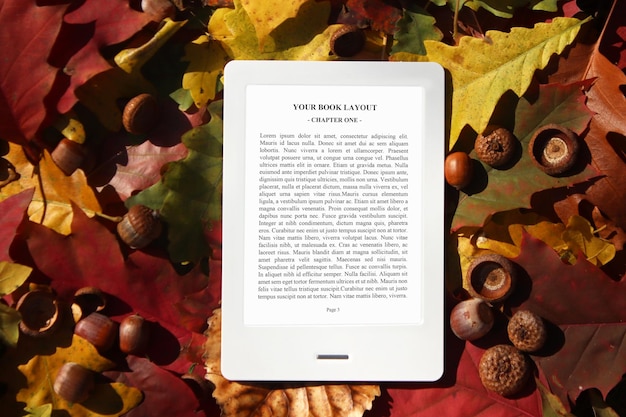 PSD e-book reader mock-up mit herbstlaub und kastanien