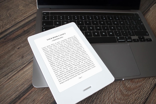 E-Book Reader Mock-Up mit Laptop, funktioniert