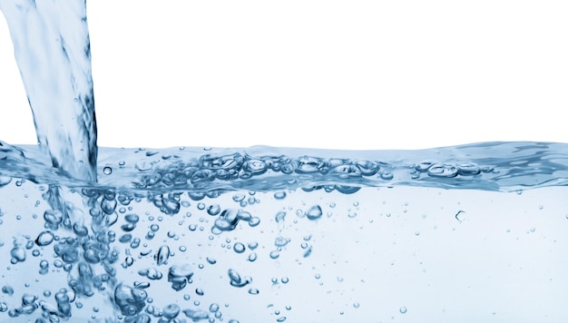 Eau sur fond transparent isolé