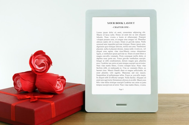 Ebook Reader MockUp con caja de regalo en rosas rojas y rojas