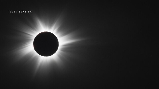 El eclipse solar total hace que los soles de la corona emitan una luz brillante contra el cielo oscuro.