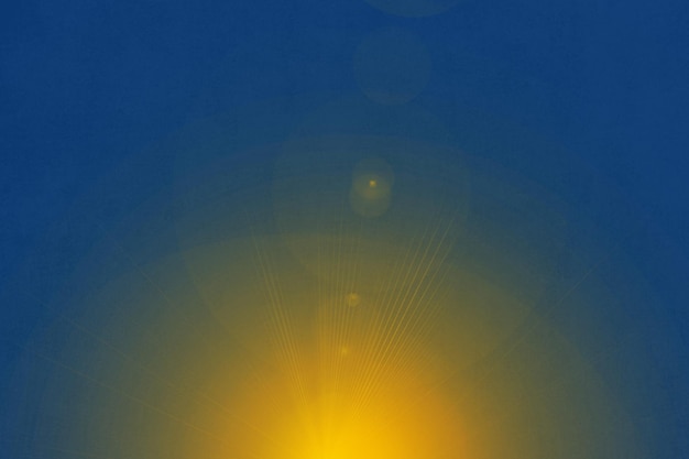 El efecto de los rayos de sol amarillos y los halos sobre un fondo azul.