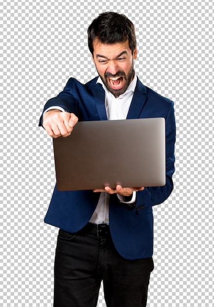Ein hübscher Mann mit Laptop