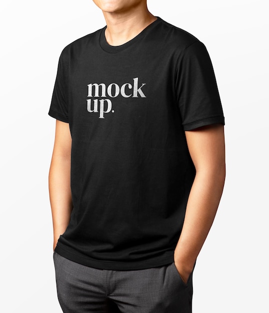 Ein schwarzes T-Shirt mit der Aufschrift „Attrappe“ darauf