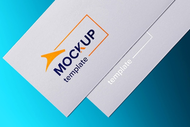 Eine einfache Logo-Mockup-PSD-Vorlage für eine Nahaufnahme einer Papierkarte