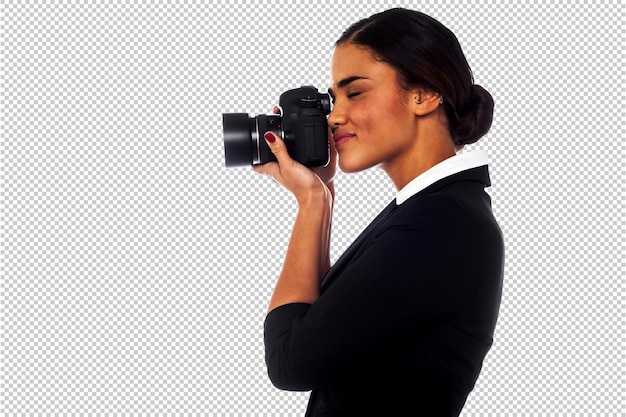 eine Frau nimmt ein Foto mit einer Kamera