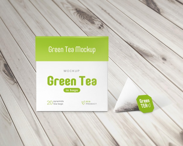 PSD eine kiste mit grünem tee auf einem holztisch free tea in bags packaging mockup