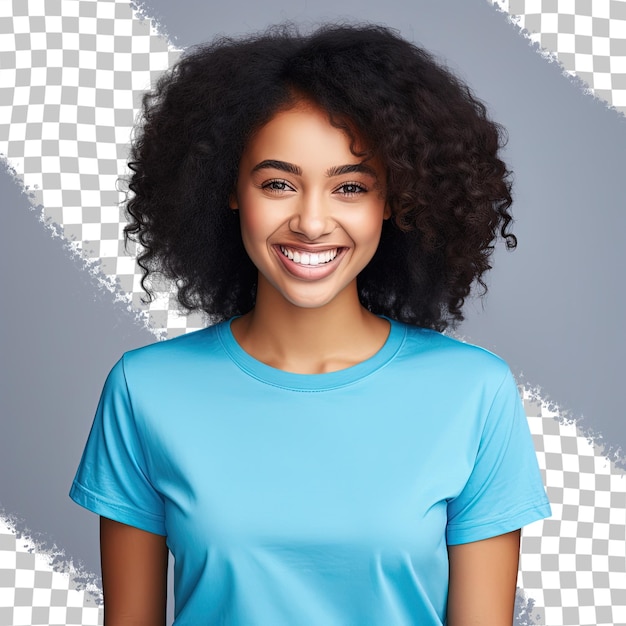 PSD eine lächelnde junge afroamerikanerin in einem blauen t-shirt posiert für ein nahaufnahmeporträt
