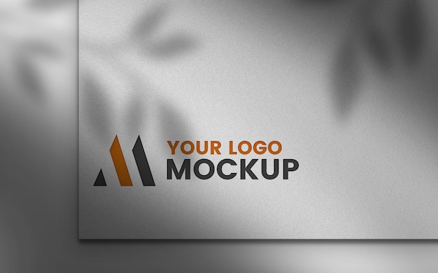 eingedrücktes Logo-Mockup auf Papier