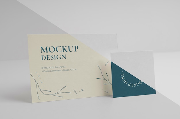 Elegante arrangiamento di mock-up di invito