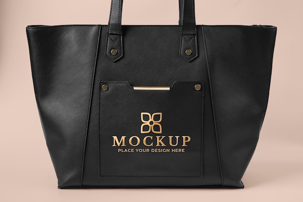 PSD elegante bolso negro con logo dorado