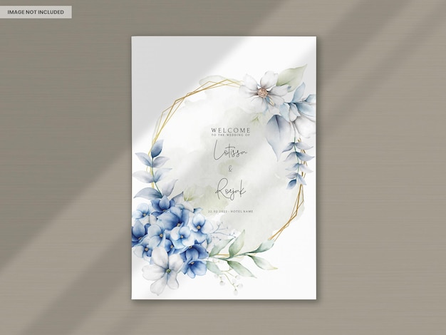 elegante Hochzeitseinladungskarte mit wunderschönem Blumenkranz