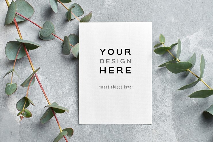 PSD elegante mockup di biglietto di auguri con ramoscello di eucalipto