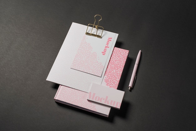 Elegante mockup di cancelleria piatto