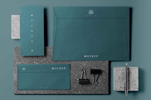 Elegante mockup di cancelleria su tavola di pietra