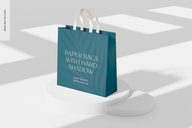 Embalaje de bolsa de papel con maqueta de asa, en podio