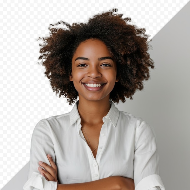 PSD empresária afro-americano, sorrindo para a câmera, cruzando as mãos em fundo isolado de estúdio branco, espaço de cópia isolado