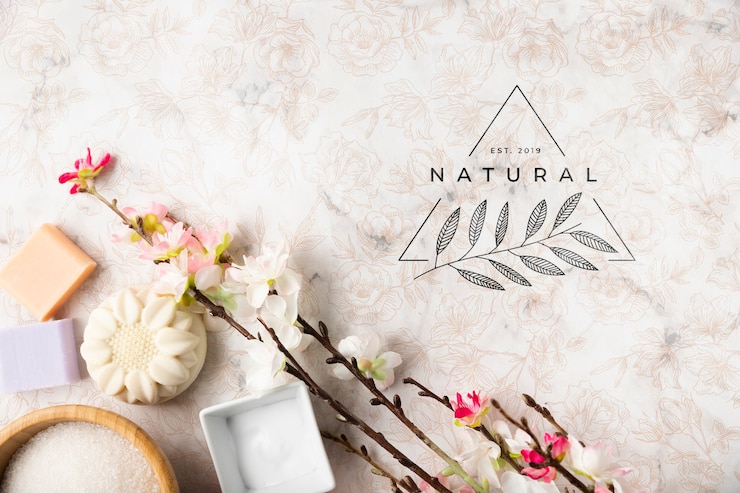 PSD endecha plana de productos cosméticos naturales.