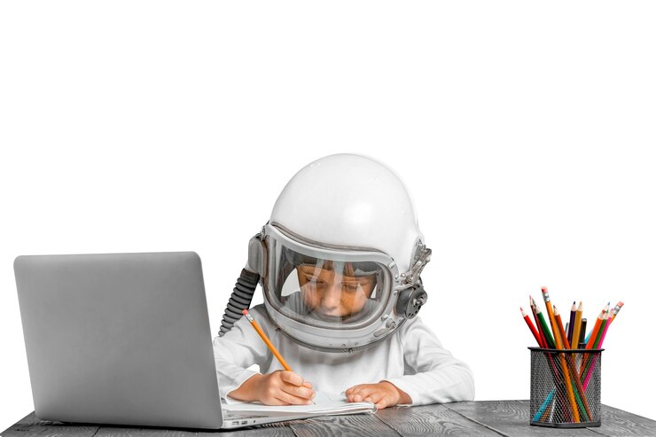 PSD un enfant étudie à distance à l'école en portant un casque d'astronaute à la rentrée de l'école