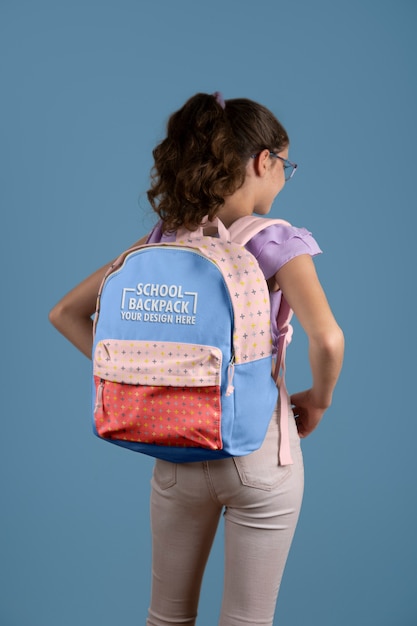 PSD enfant avec maquette de sac à dos scolaire