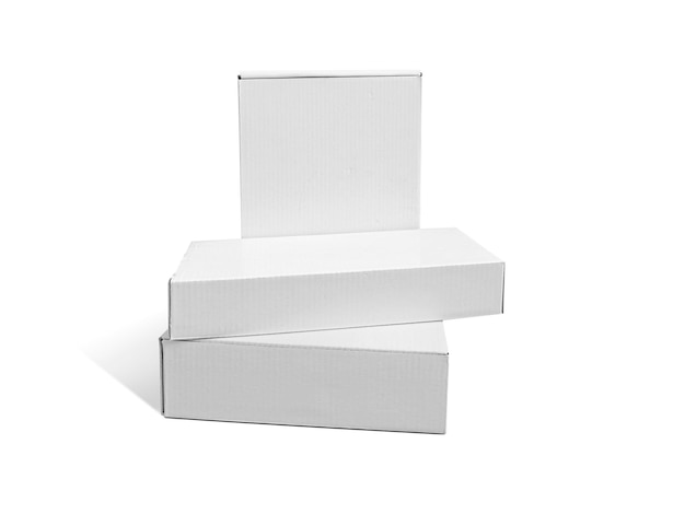 Ensemble d'emballages de produits de forme haute en boîte blanche à fond transparent.