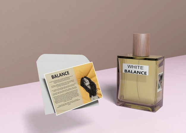 PSD envelope com informações sobre perfumes