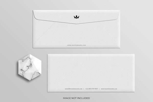 envelope com maquete de peso de papel