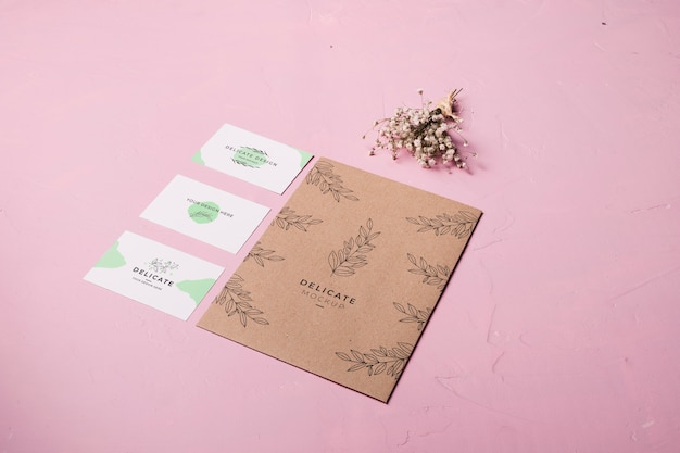 PSD enveloppe grand angle sur fond rose