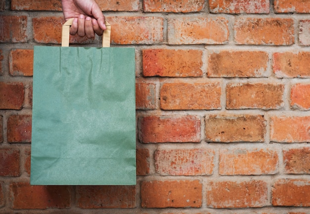 Espacio de diseño en bolsa de papel en blanco