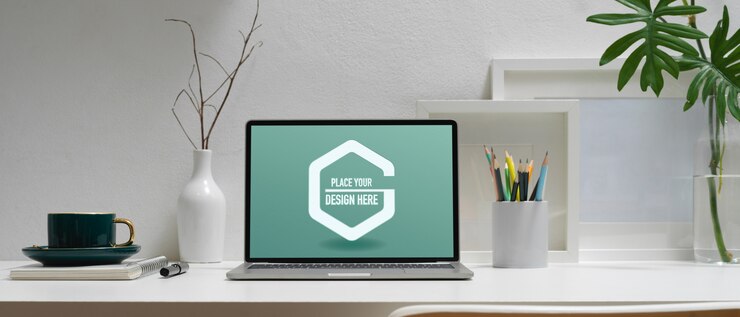 PSD espaço de trabalho moderno com maquete de laptop