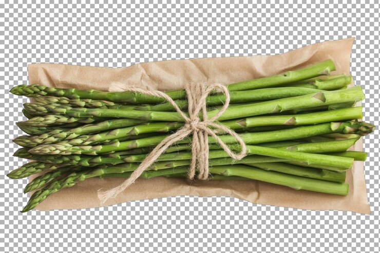 PSD los espárragos verdes recién cosechados envueltos con hilo en un pedazo de papel marrón listos para cocinar o vender en el mercado local