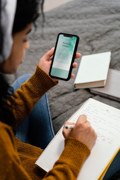 Étudiant Pendant Les Cours D'école En Ligne