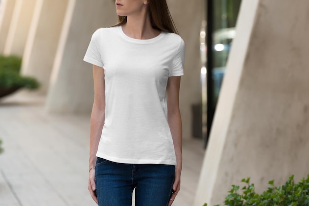 Famale-T-Shirt-Modell