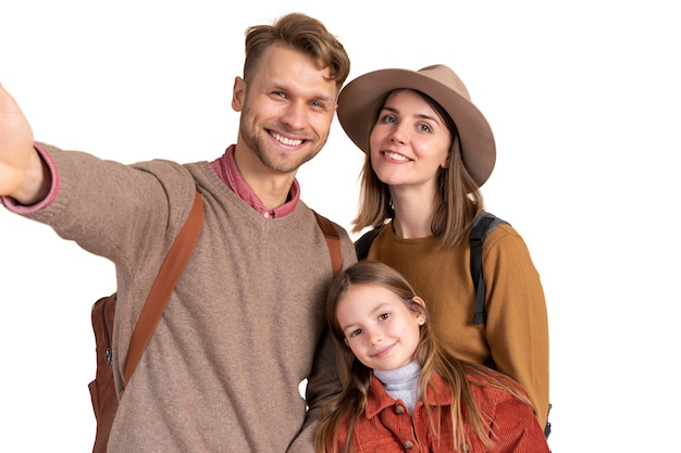 PSD famille de trois personnes prenant un selfie avant de voyager