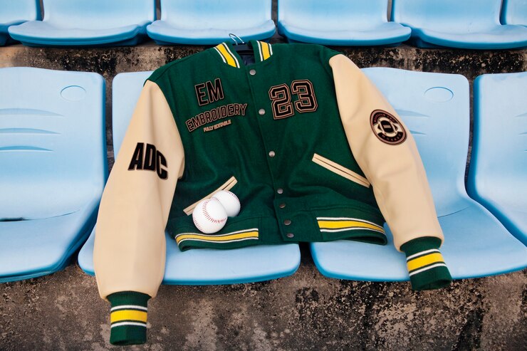 PSD fantastica giacca varsity all'aperto