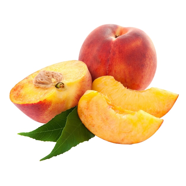 Fatias de pêssego e frutas inteiras