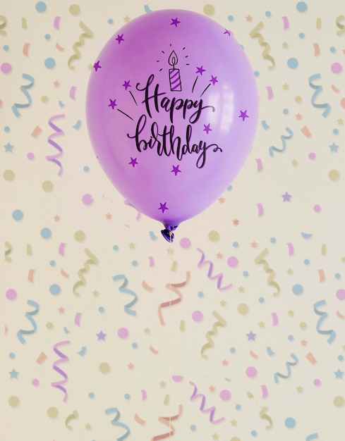 Feliz aniversário violeta doodle balões com confete turva