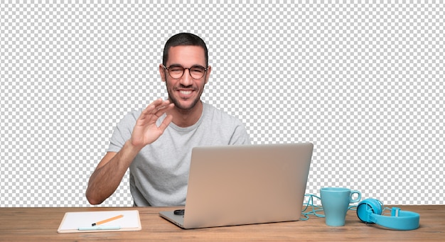 Feliz, jovem, sentando, em, seu, escrivaninha