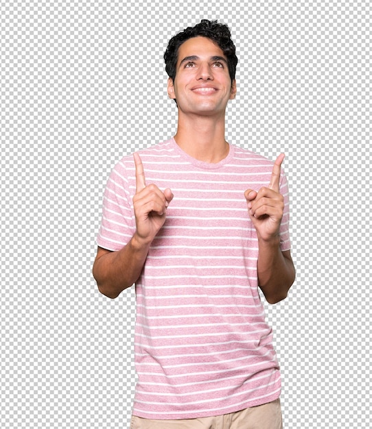 Feliz joven apuntando hacia arriba con su dedo
