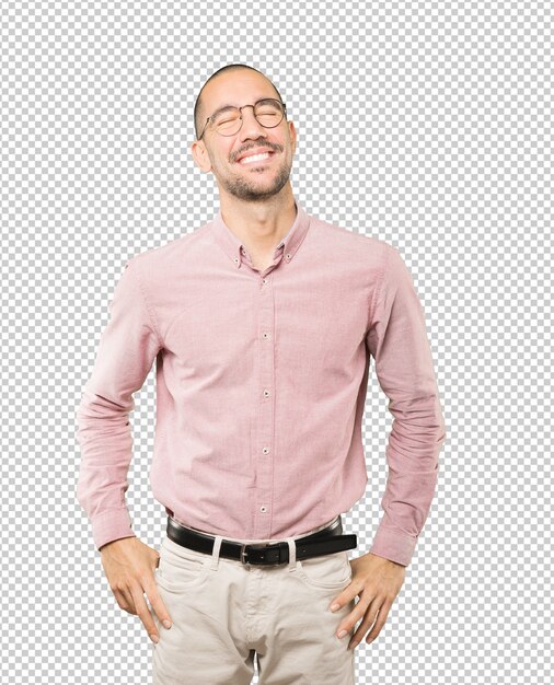 Feliz joven riendo