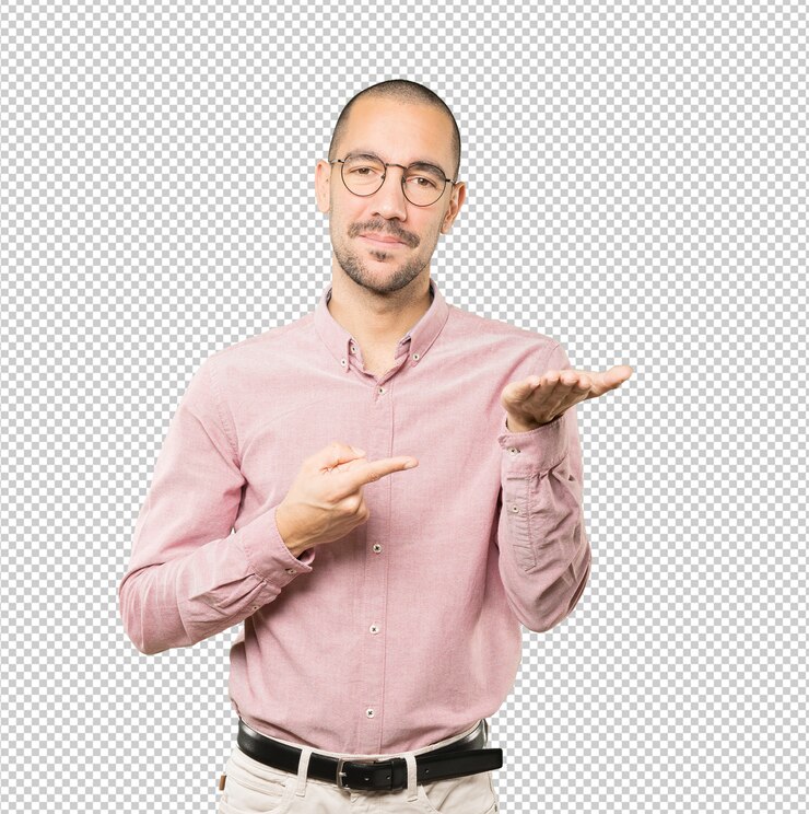 PSD feliz joven sosteniendo algo con la mano