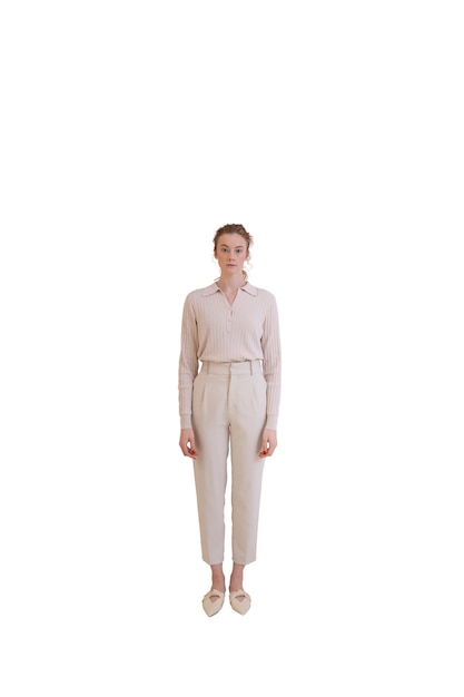 Femme adulte portant une chemise vierge
