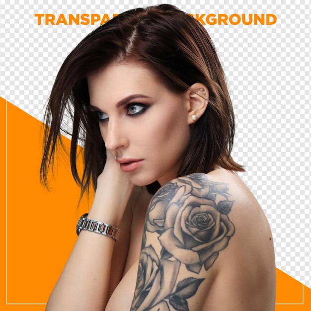 une femme brune tatouée posant pour une photo
