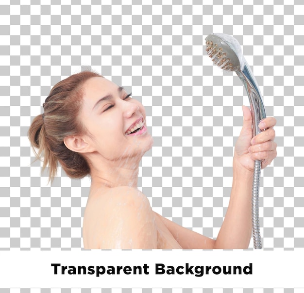 Une femme heureuse sous la douche