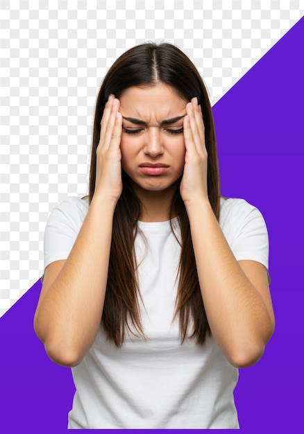 Une femme avec un mal de tête tenant ses tempes dans la douleur