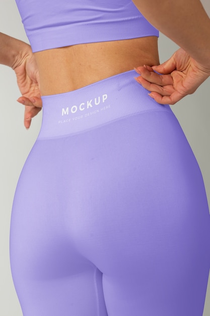 Femme portant une maquette de short de yoga