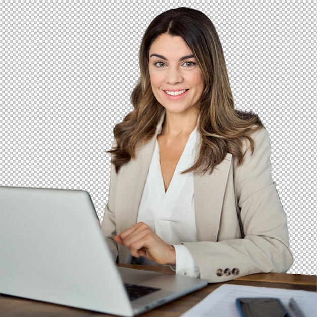 Femme travaillant sur un ordinateur portable au bureau