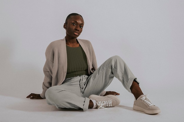 Les femmes du top 39 ont une tenue de salon minimale.